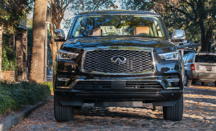 Infiniti prezanton modelin e mrekullueshm QX80