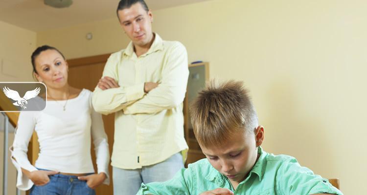 Sjelljet e prindërve që dëmtojnë fëmijët