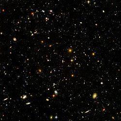 Imazhi i drits s dukshme nga thellsia e universit, Fusha ultra e thell e Habllit.