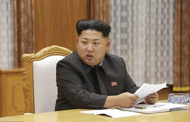 Kim-Jong-Un, n vitin 2015, i cili mban nj figur m t mbushur se zakonisht