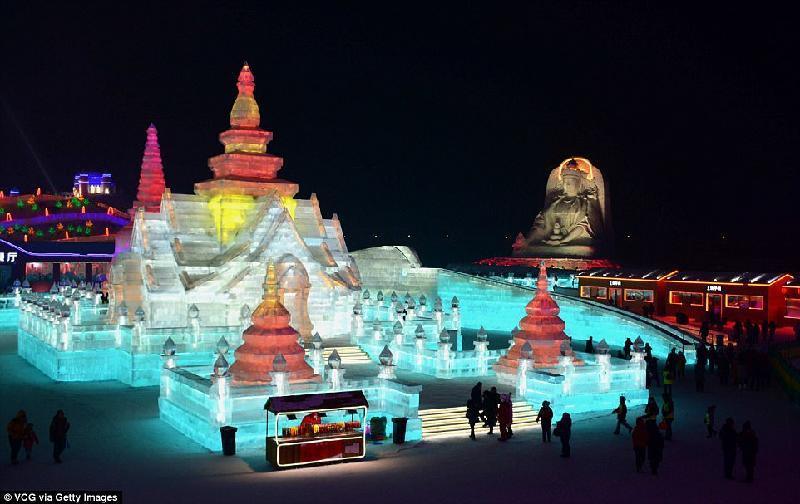 Festivali i mrekullueshm i akullit n Kin m n fund hapet pr turistt