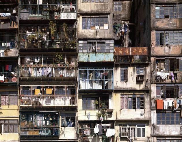 Kowloon Walled City, disa hyrje t ndrtesave q kan pamje nga djelli
